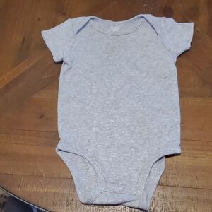 🐻   Carter's Gray Bodysuit Short Sleeve Snap Closure